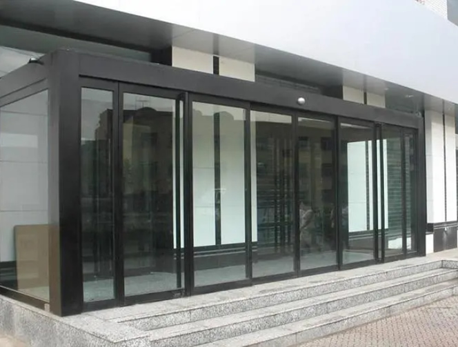 鋁合金型材感應(yīng)門(mén)安裝案例